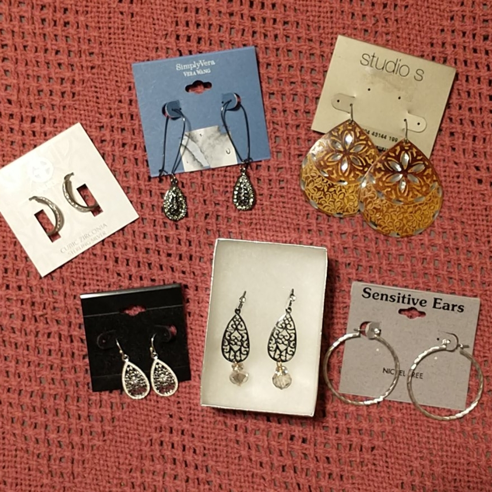 Lot of 6 pairs of earrings, excellent condition